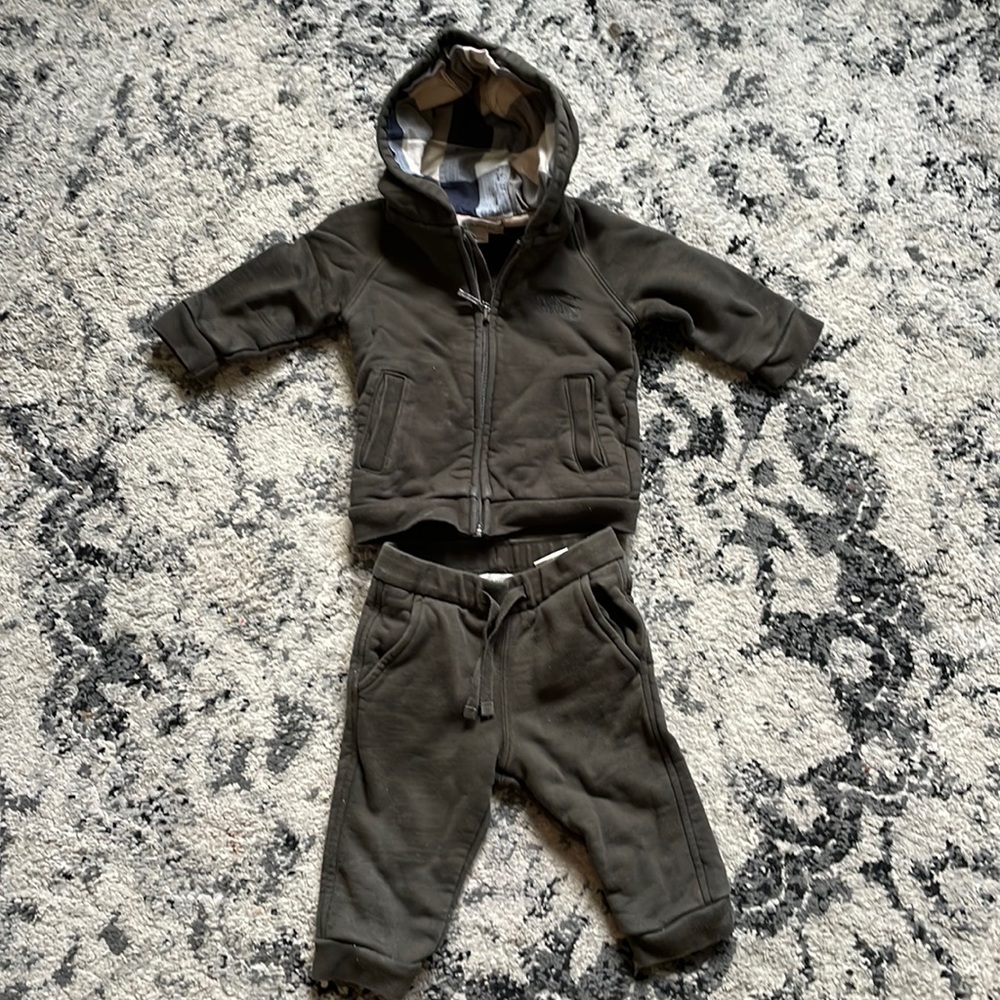 Burberry jogger set size 12month
